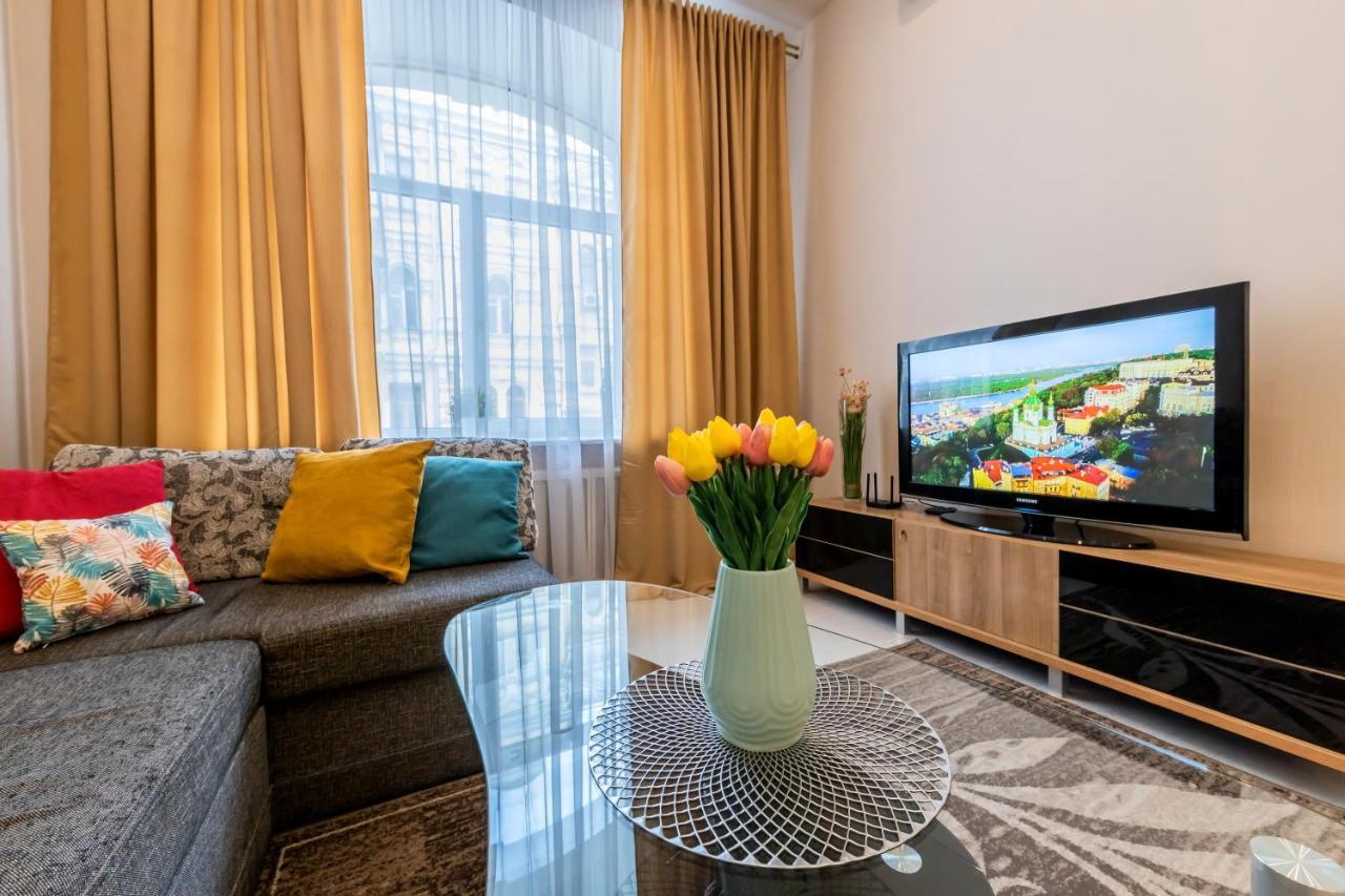 2К Квартира Між Майданом Та Софією Київською Appartement Buitenkant foto