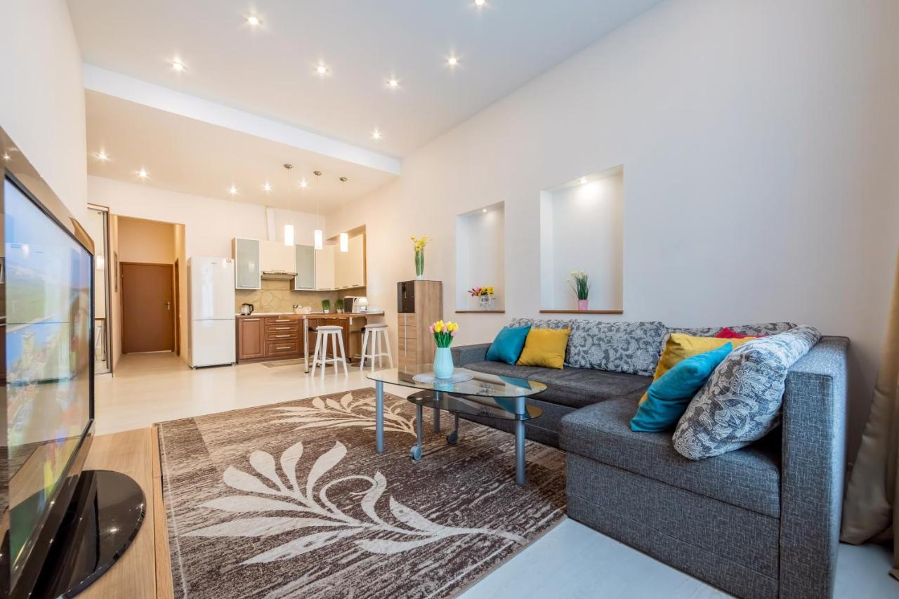 2К Квартира Між Майданом Та Софією Київською Appartement Buitenkant foto